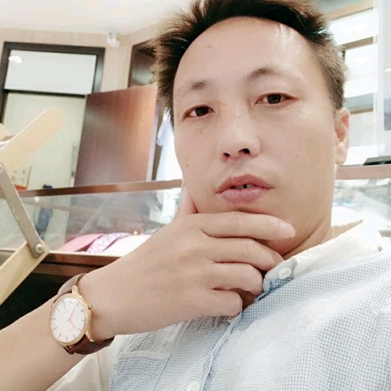 朗洞暴牙文哥。