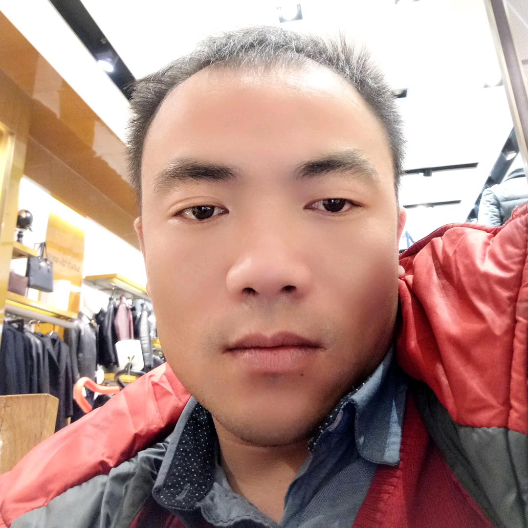 后排男生