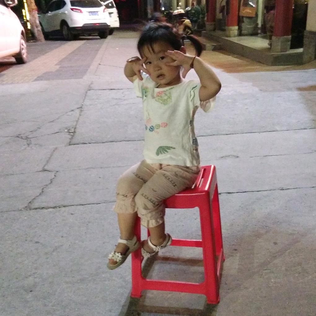 阳光下浅浅的笑