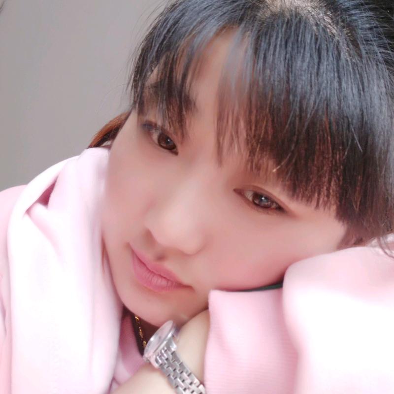 服装厂里的小女孩