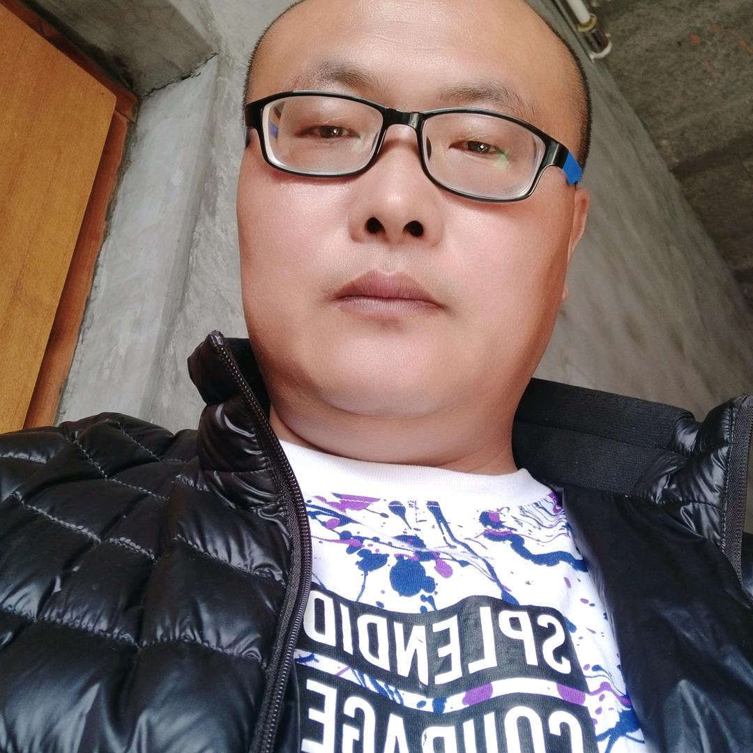 耿长军，水钻打眼。
