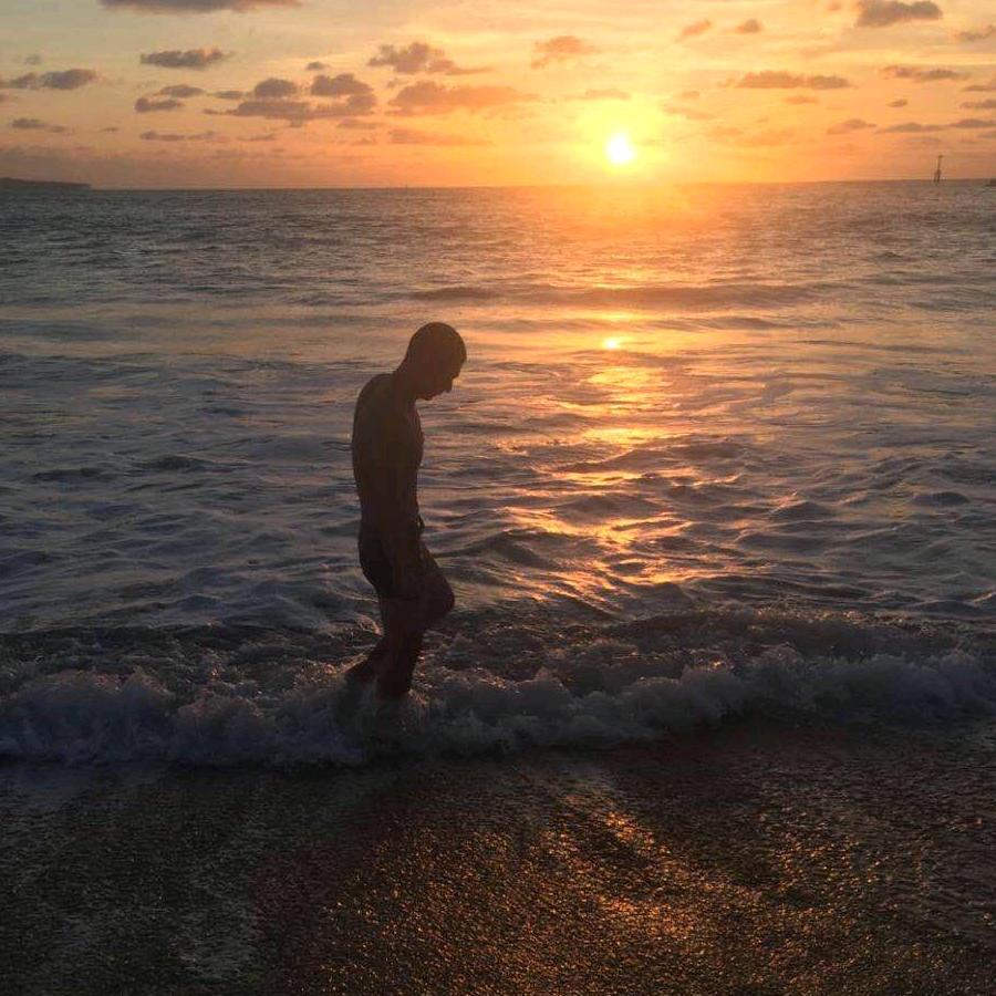 这个男人有点冷