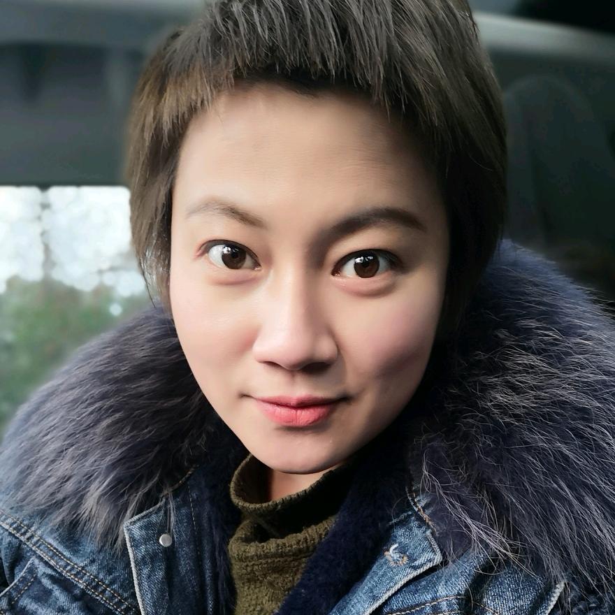嘴不怂的黑妞