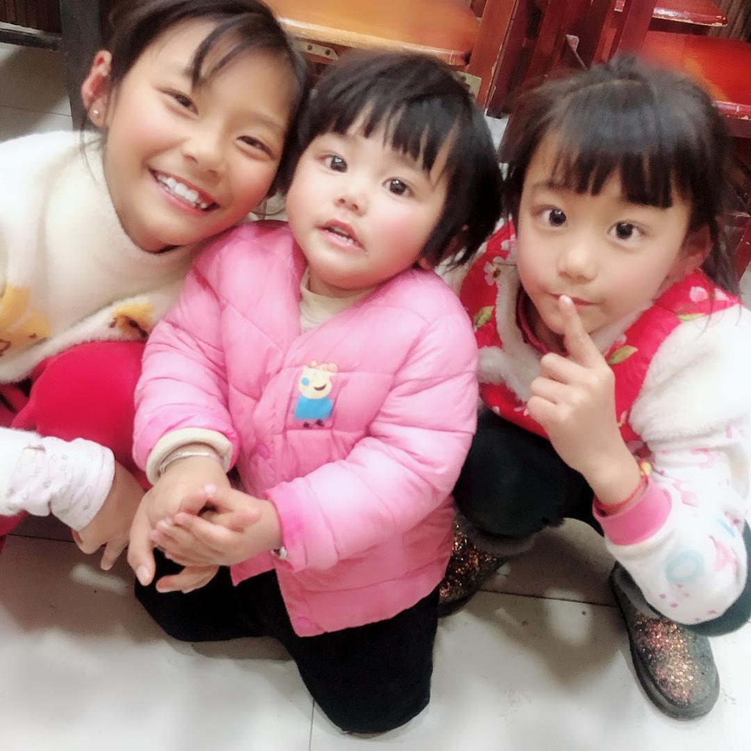 王华，