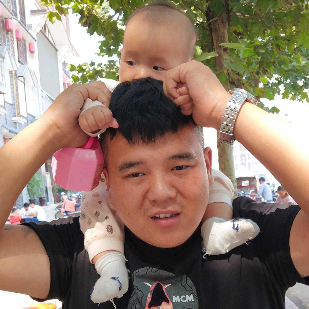 开卡车小伙