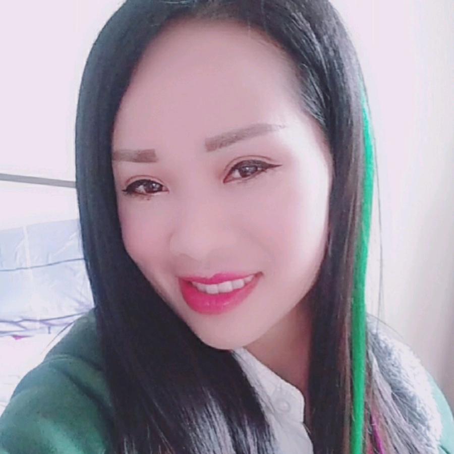 漫步红尘外，心在水云间