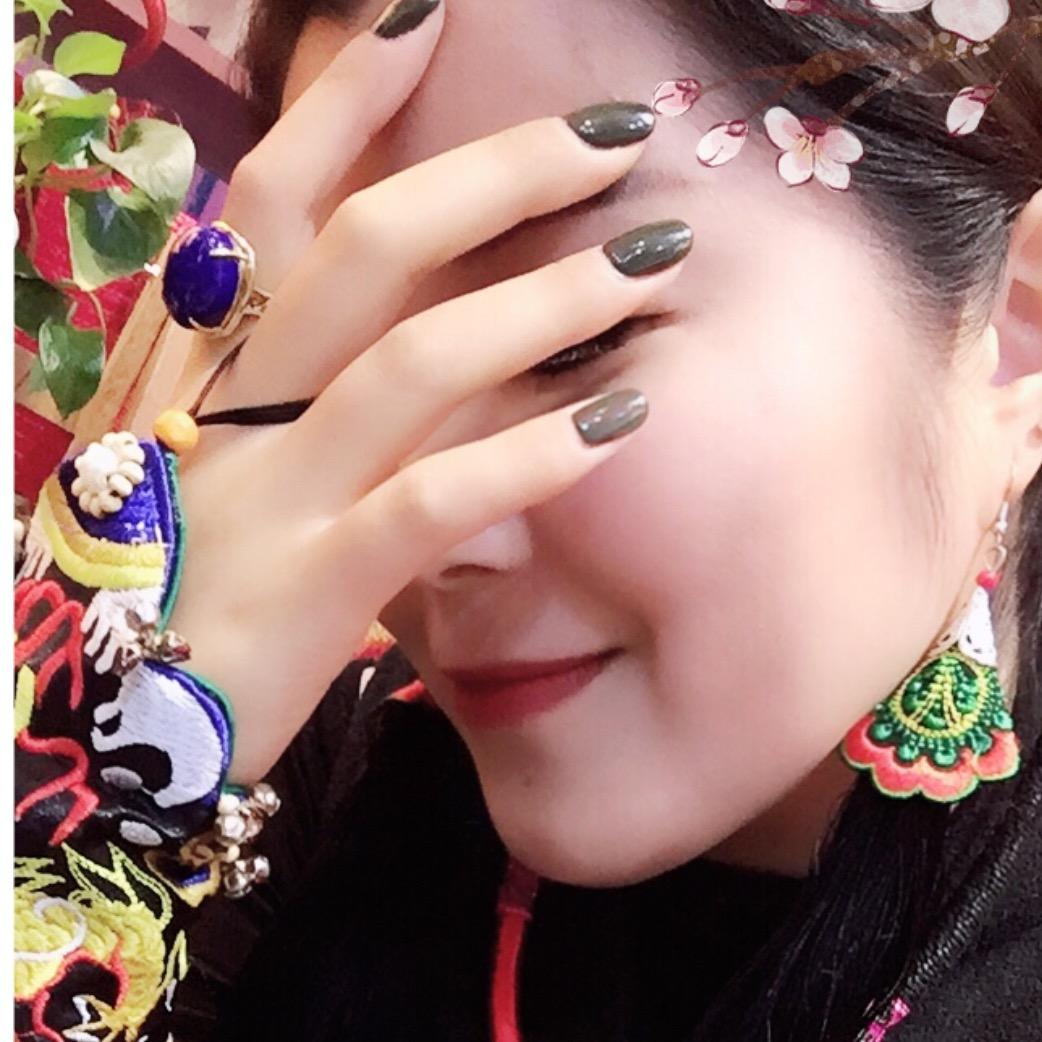 熠色云裳服装