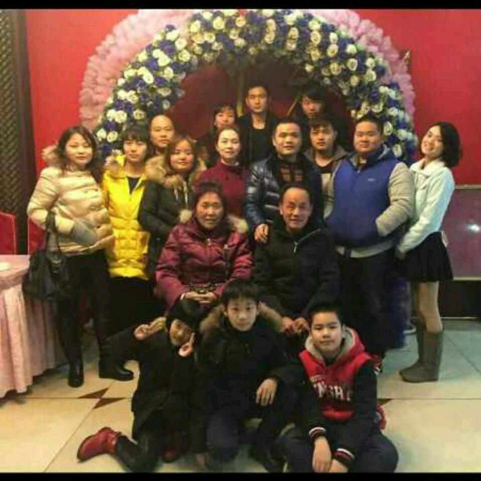 相亲相爱一家人