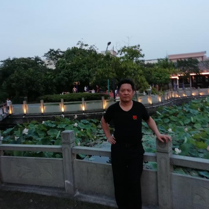 蓝天爱跳舞