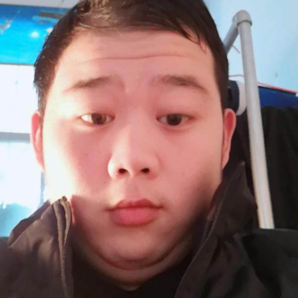 (阿迪)