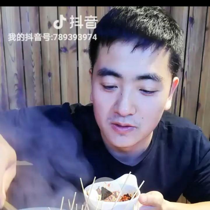 西塔小伙东哥就爱吃