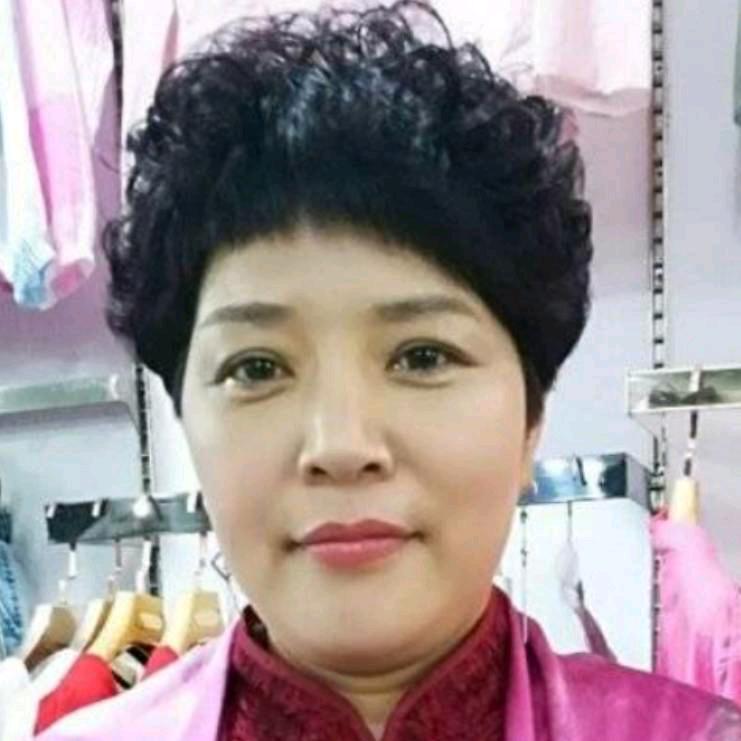 河顺捧娥服装超市