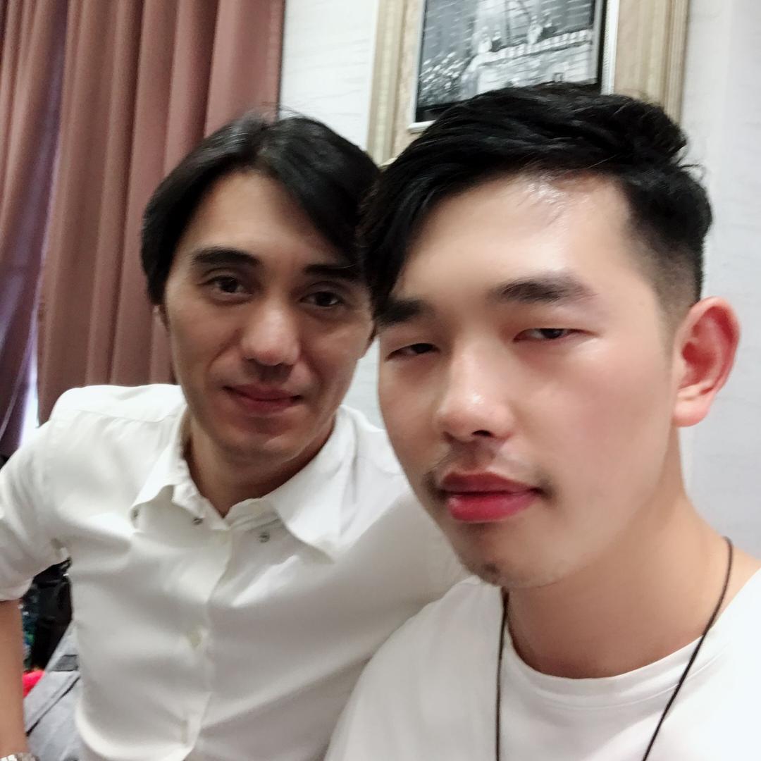 綦江区艾文美发店