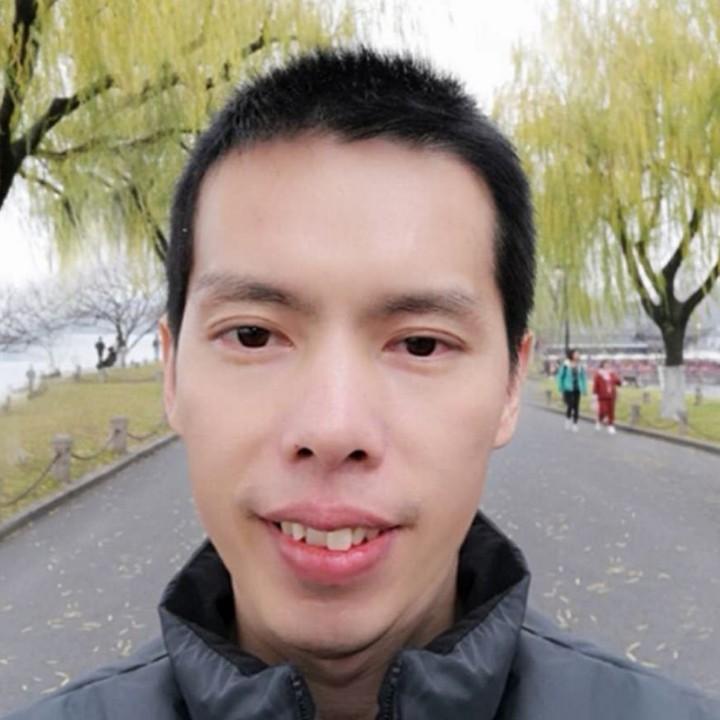 上台找看对眼的人