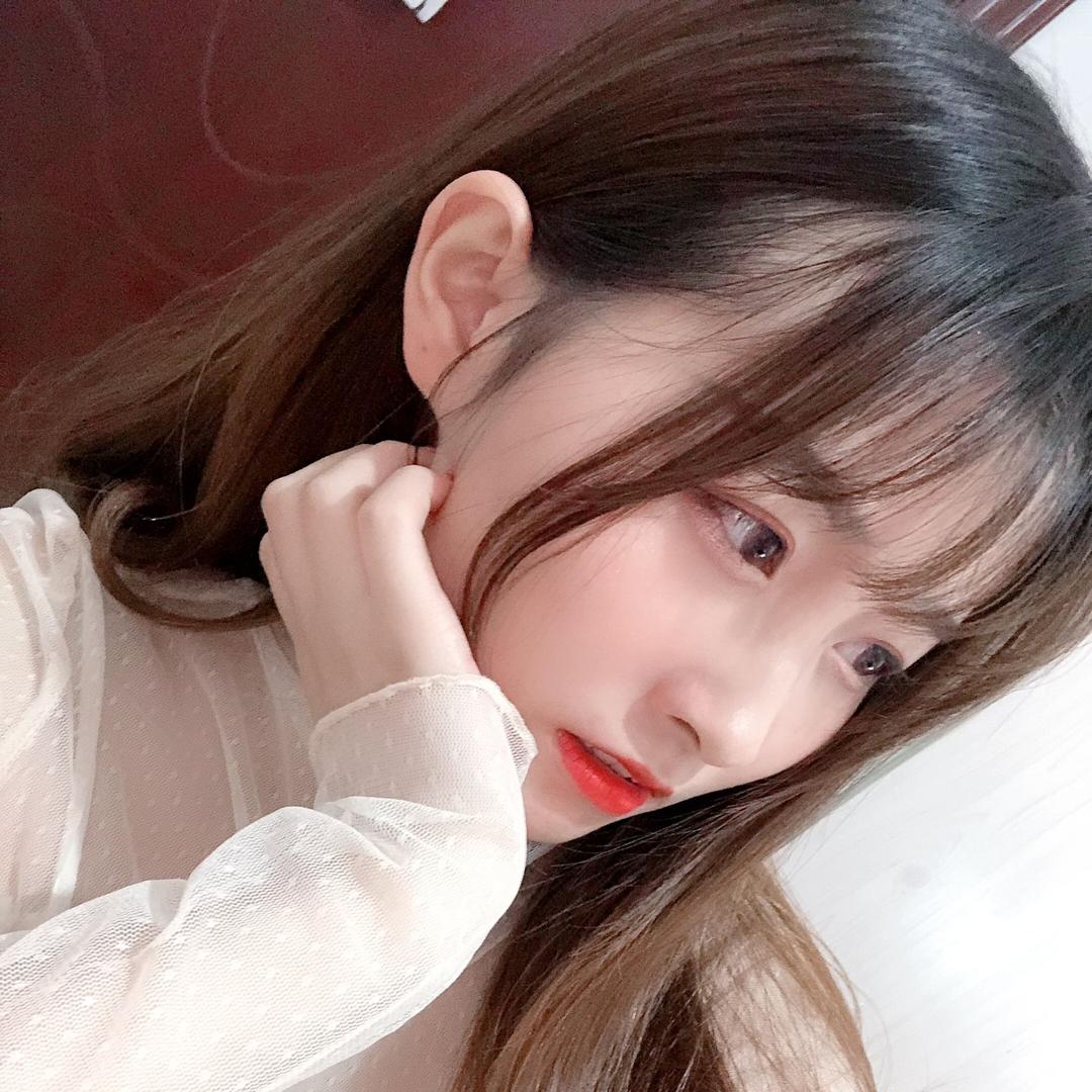 吃一口草莓呀