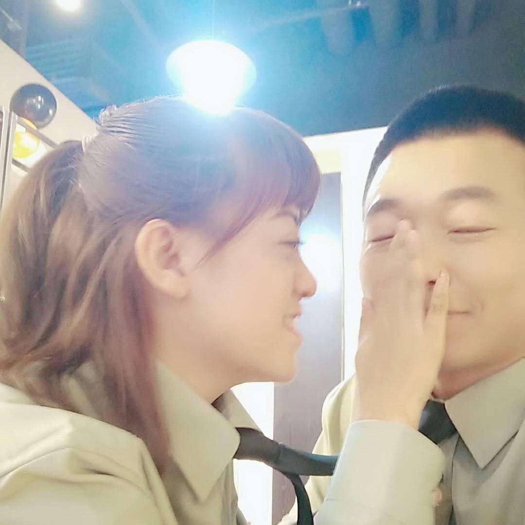 欧尼惊人的美貌展现出八色鸟般的魅力