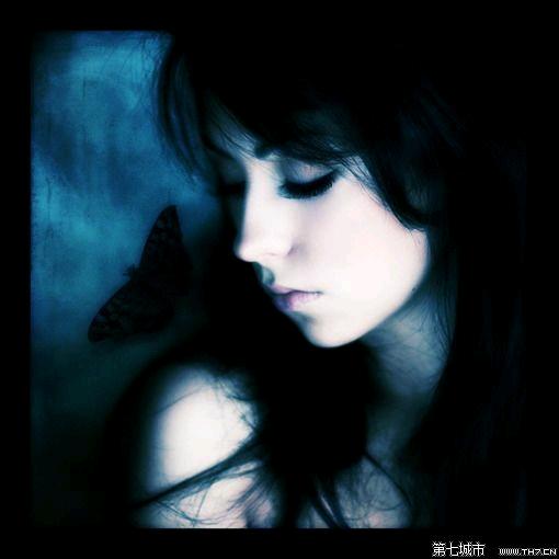 滚烫de泪划过脸颊