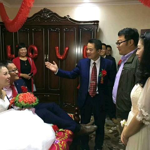 雅迪电动车.司仪