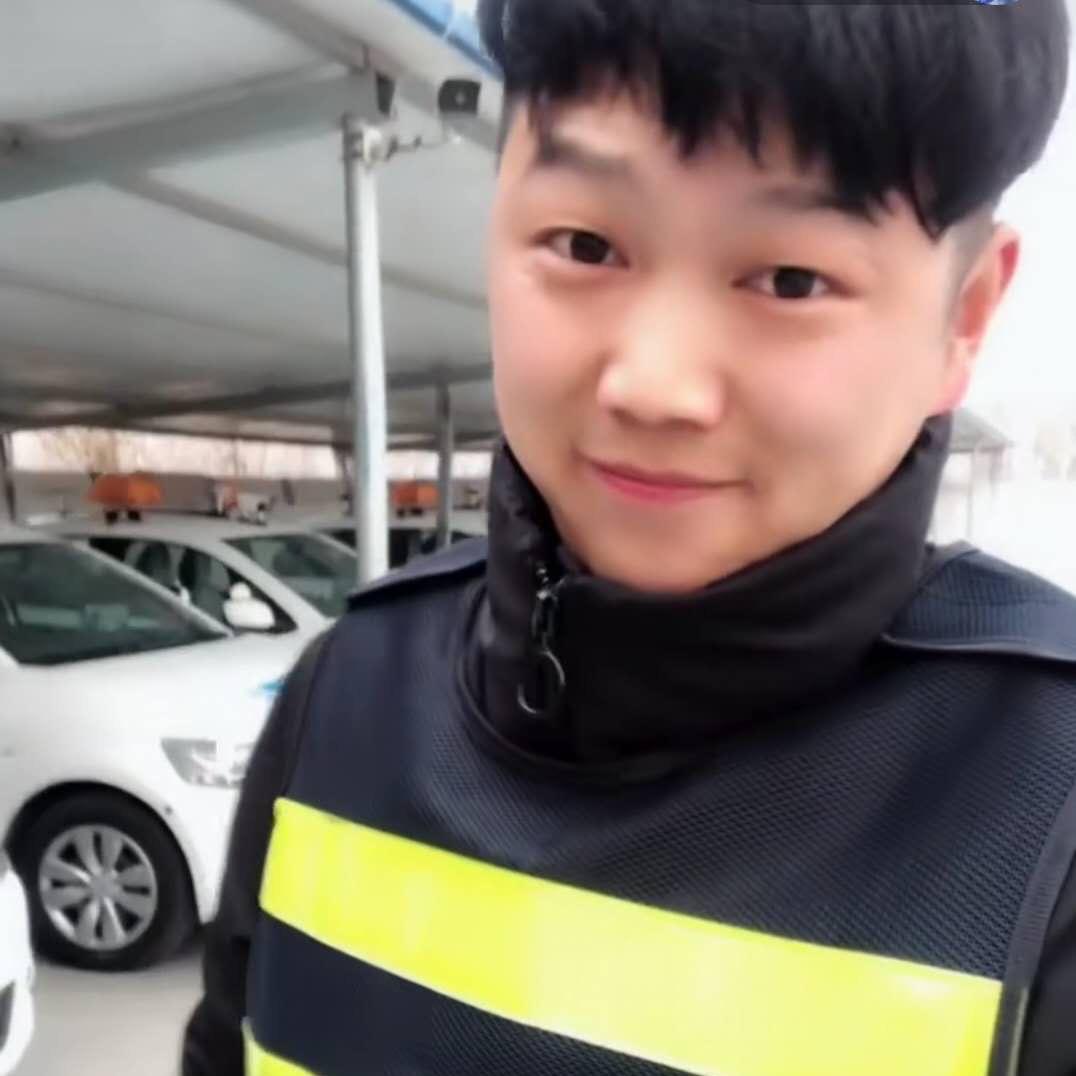 考场安全员.庆哥