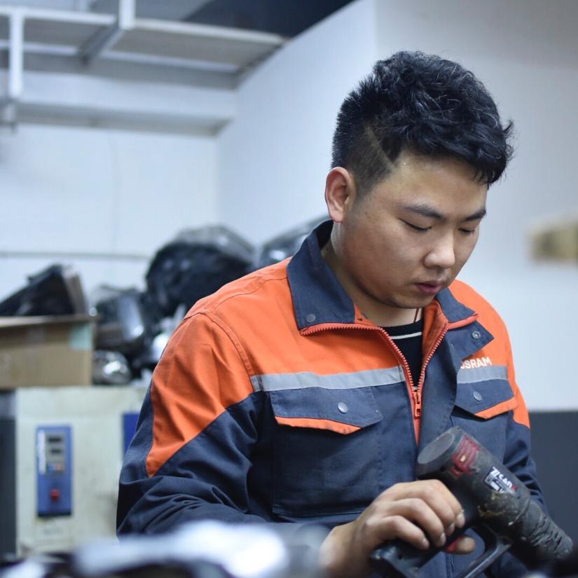 西魁车灯一长沙总店