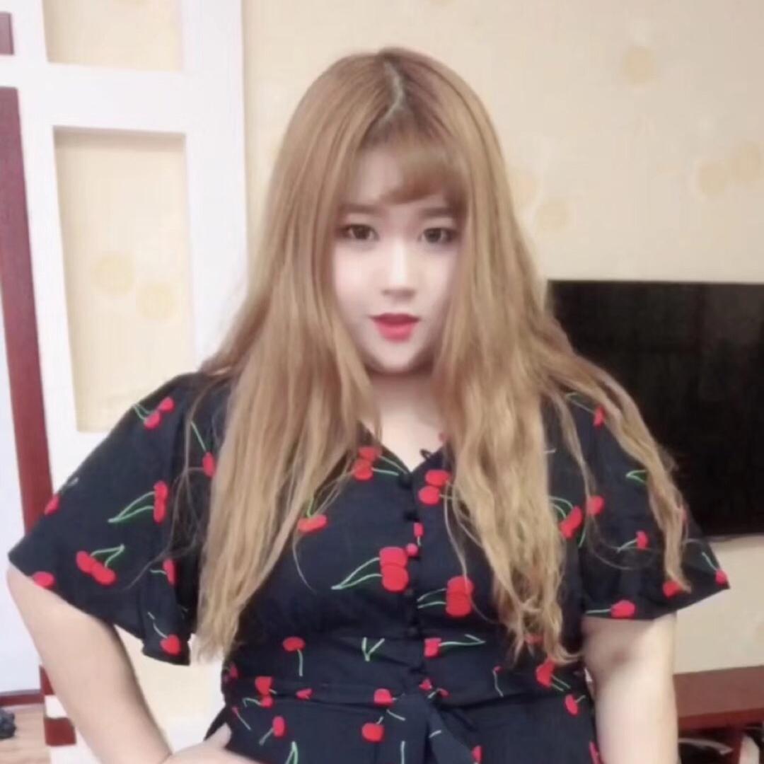 肉嘟嘟的胖莹莹