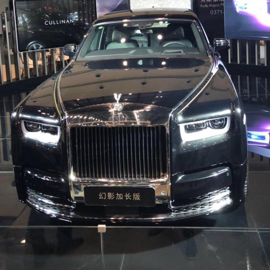 站在屋顶拦飞机