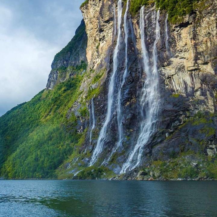 李沛霞.蔬菜冻货批发