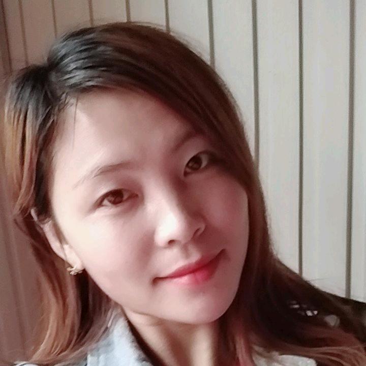 曼曼，一笑很倾城