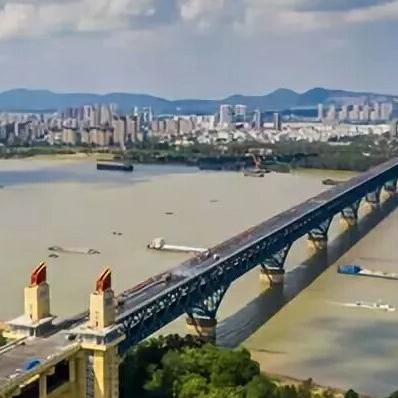 指间烟草香，杯中杜康浓