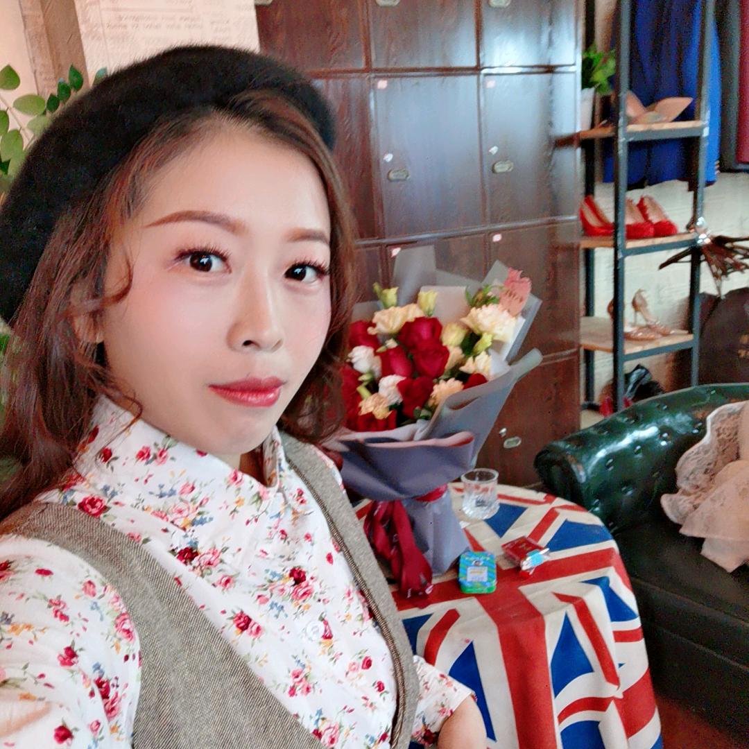 邓家女（墓碑雕刻）