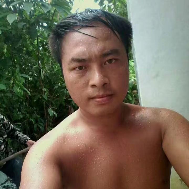 脚踏实地的汉子王记大锅卤菜