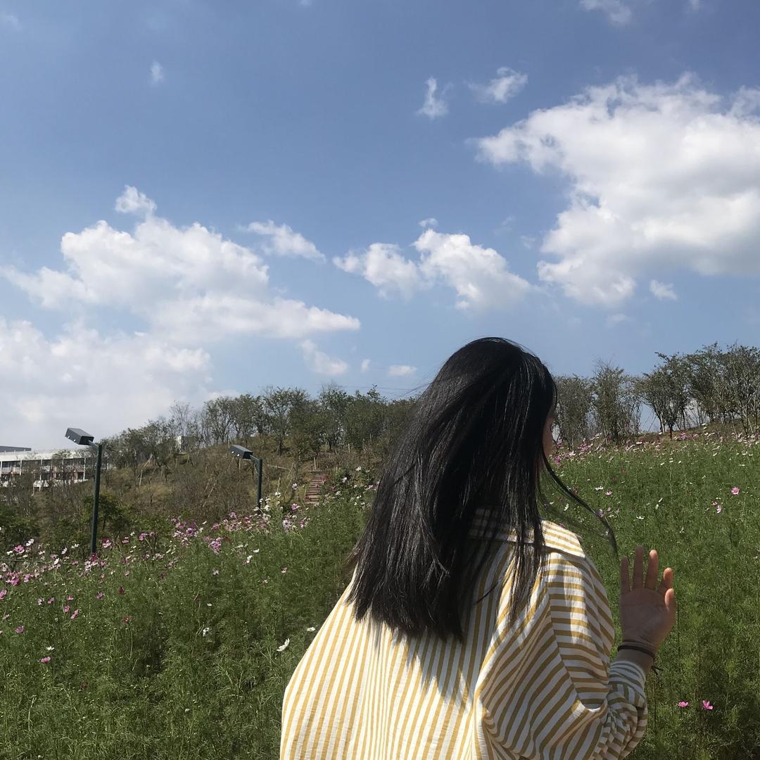 莉莉咹