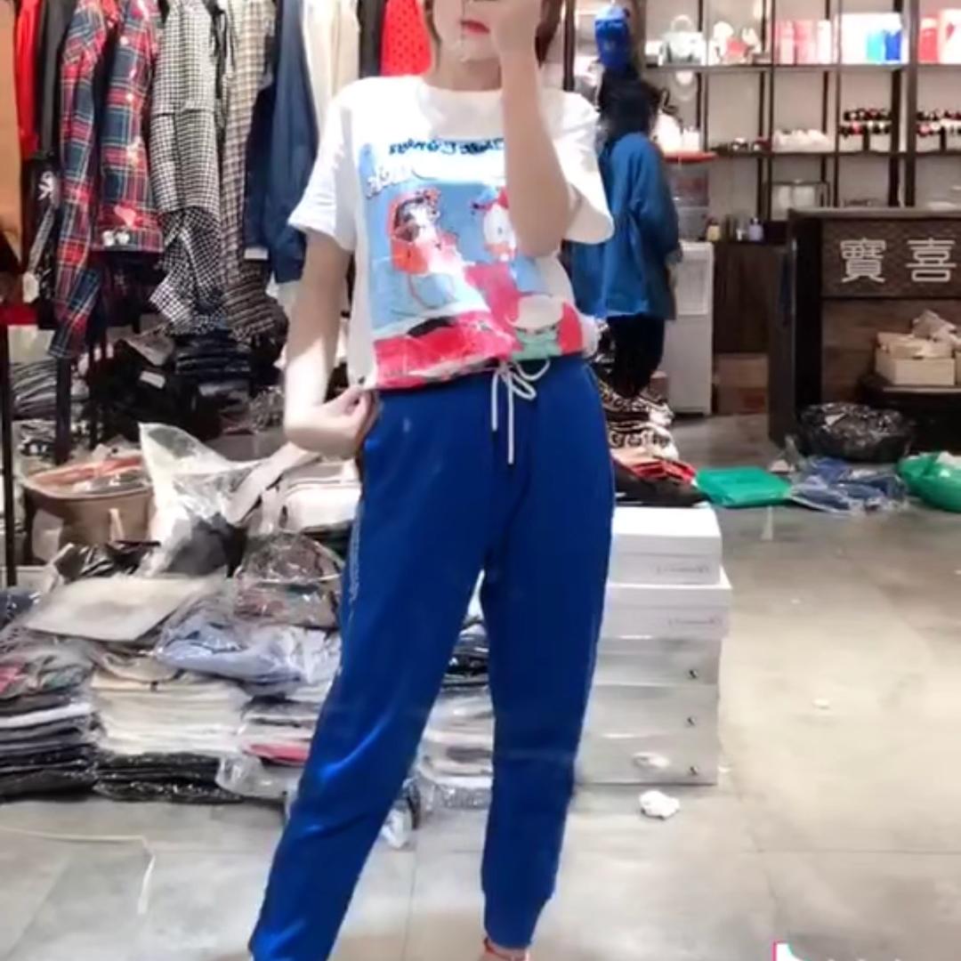 嘴角的樱桃汁😍