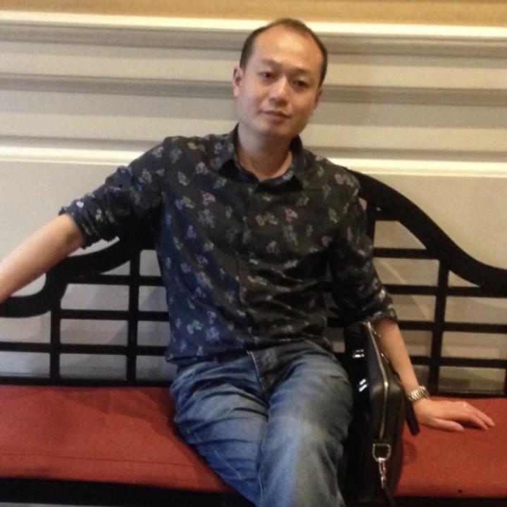 伊人月下伍先生