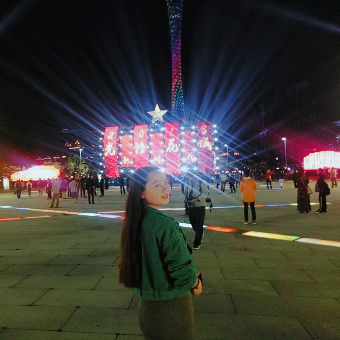 爱做梦的小梦