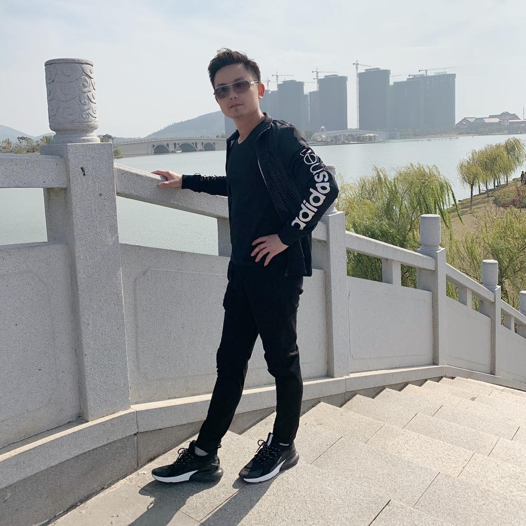 汉川倾丝美学发型设计