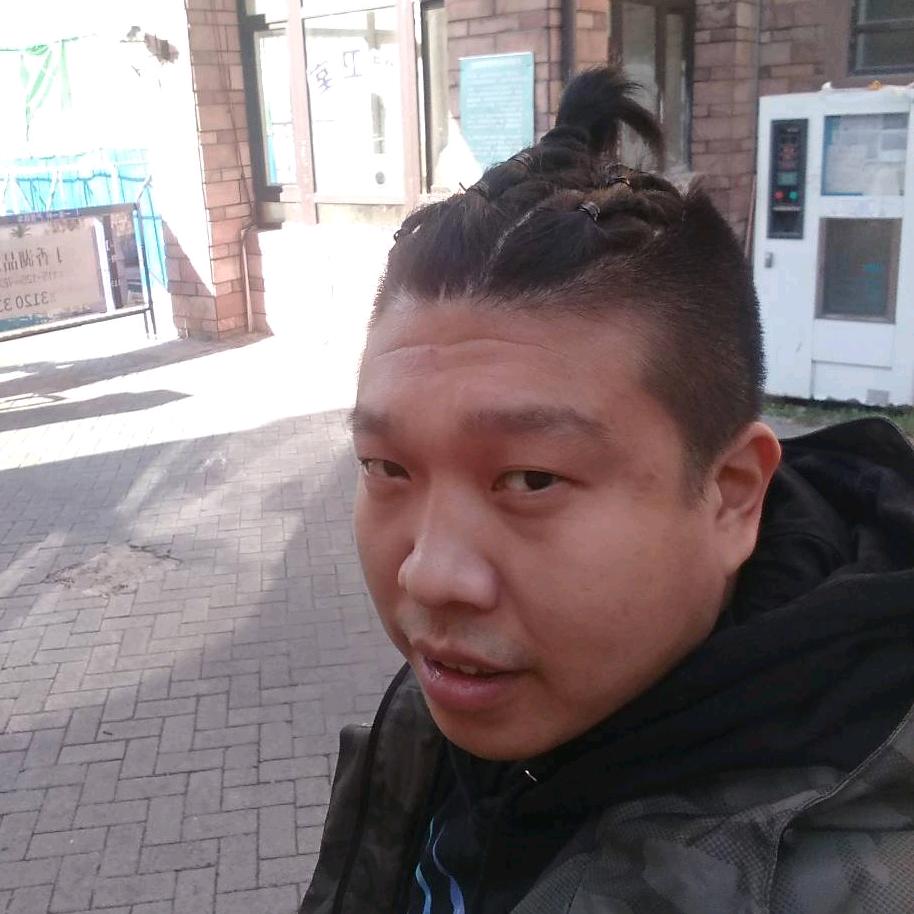 秃子扎小辫