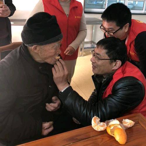 暮云春树映西霞