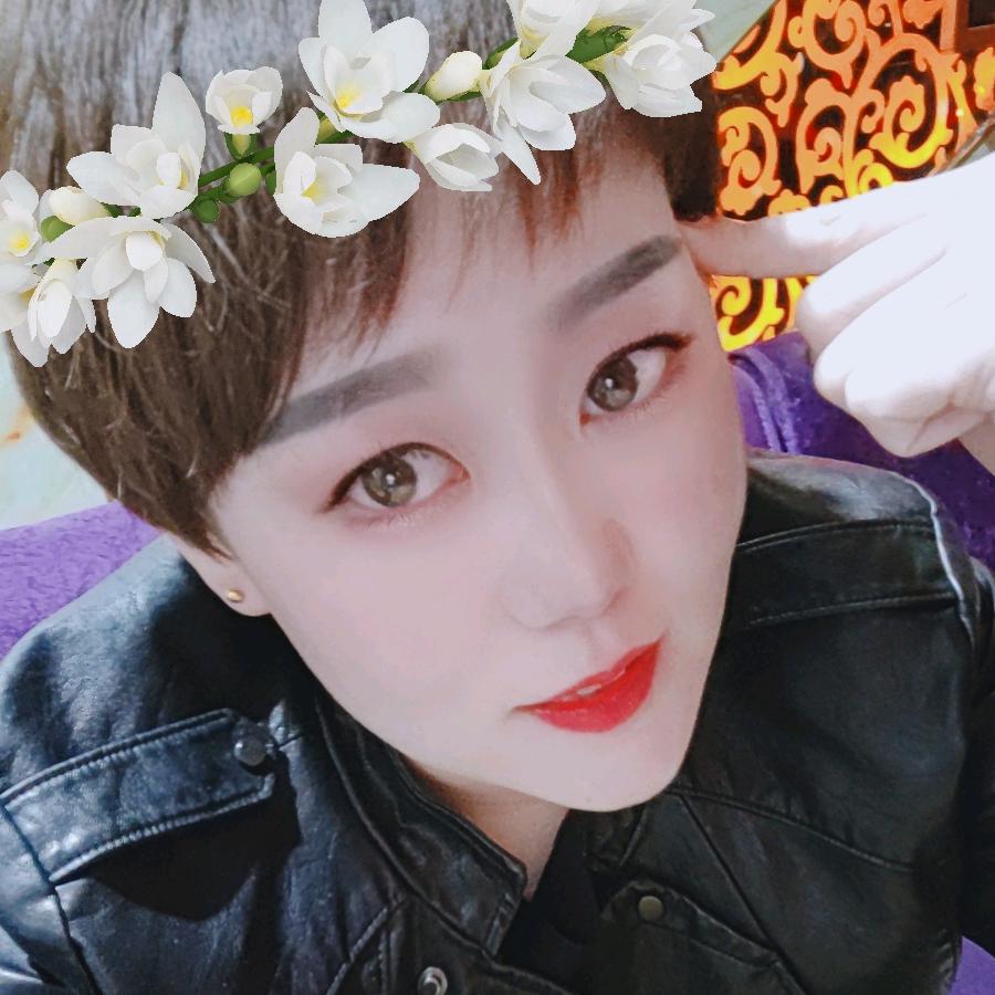 💋   L   💘   Y   💋