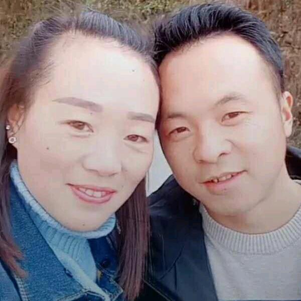 雷波枇杷基地种植户！长期出售正中土蜂蜜。