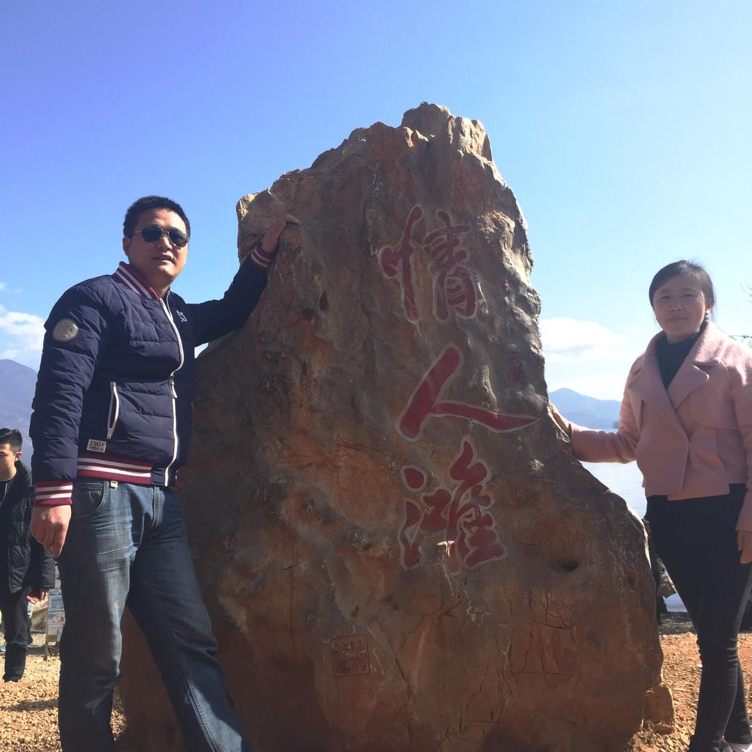 新疆大漠烤羊肉串