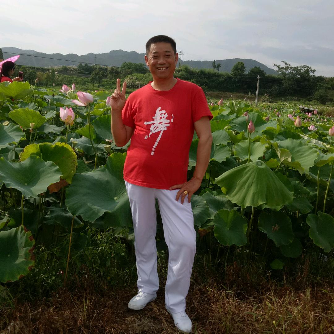 万安夏造广场舞队长