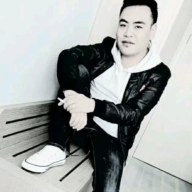 人没有个性  😁 那来的签名