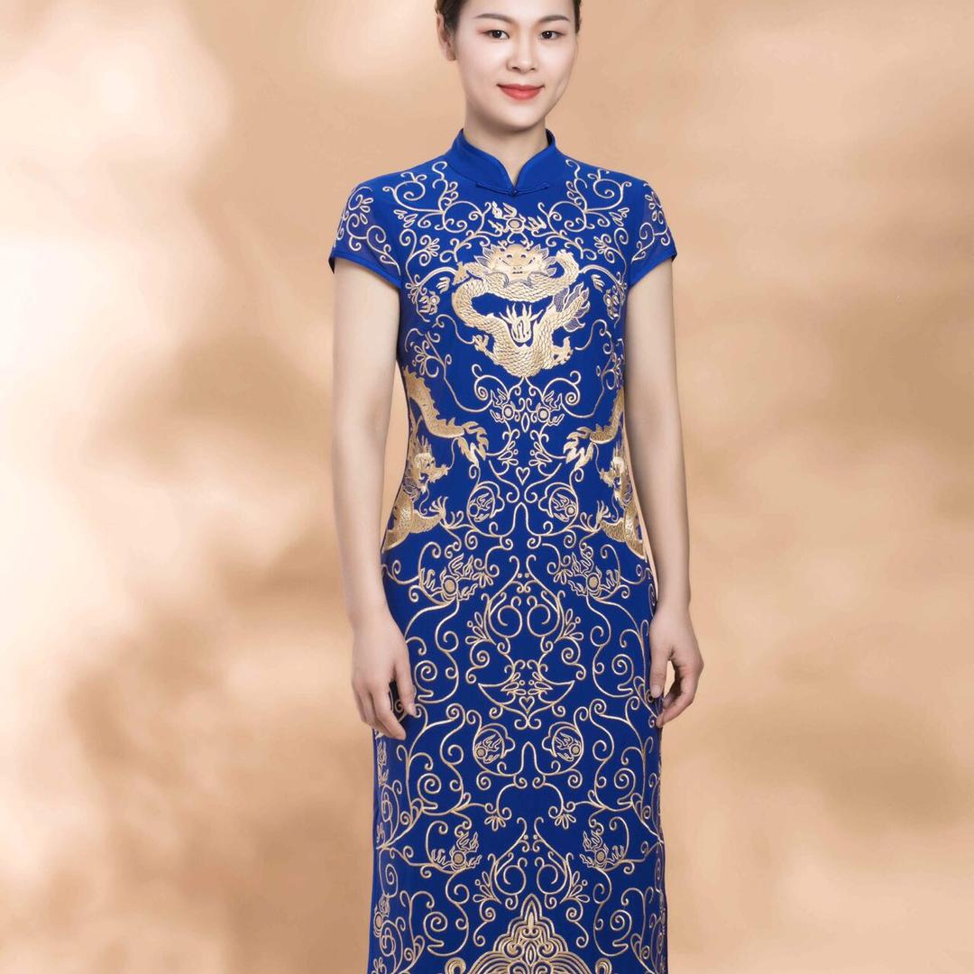 墨娇中式美学服饰个体店秀睿