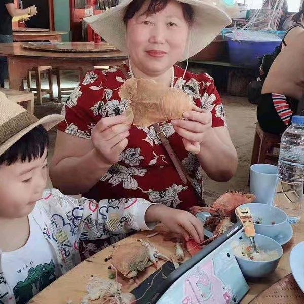 𡿨不识字）的呵叮奶奶