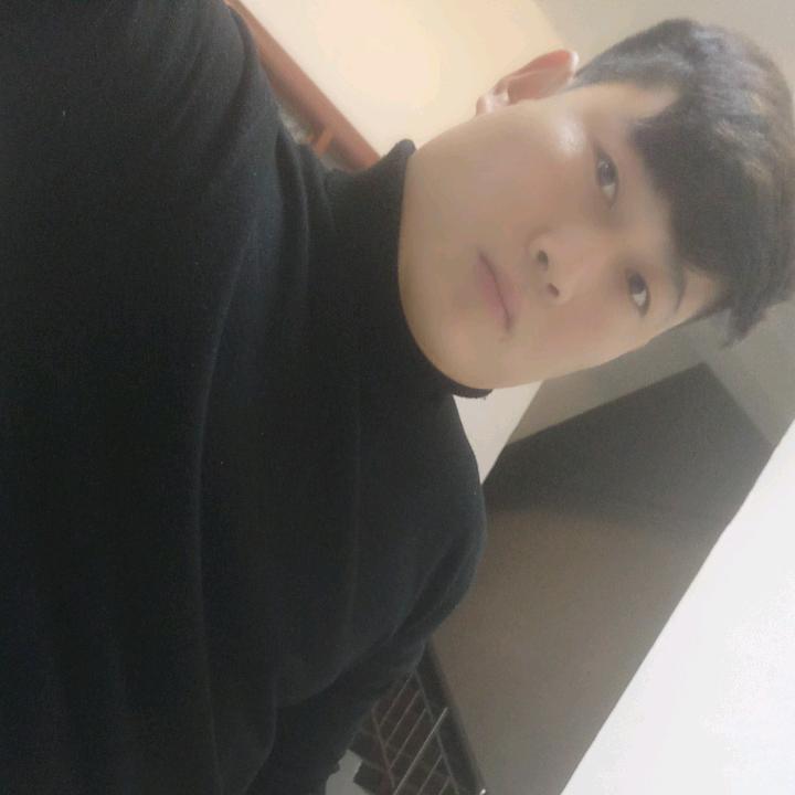 八月