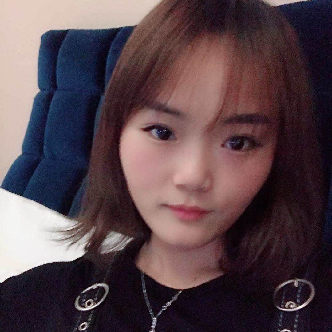 ๓° এ᭄嘴角上扬''💋