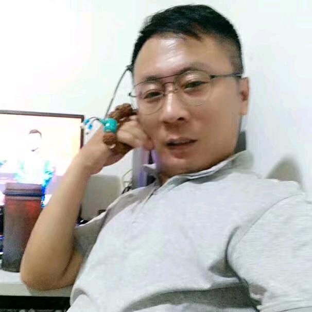 开着拖拉机晒幸福