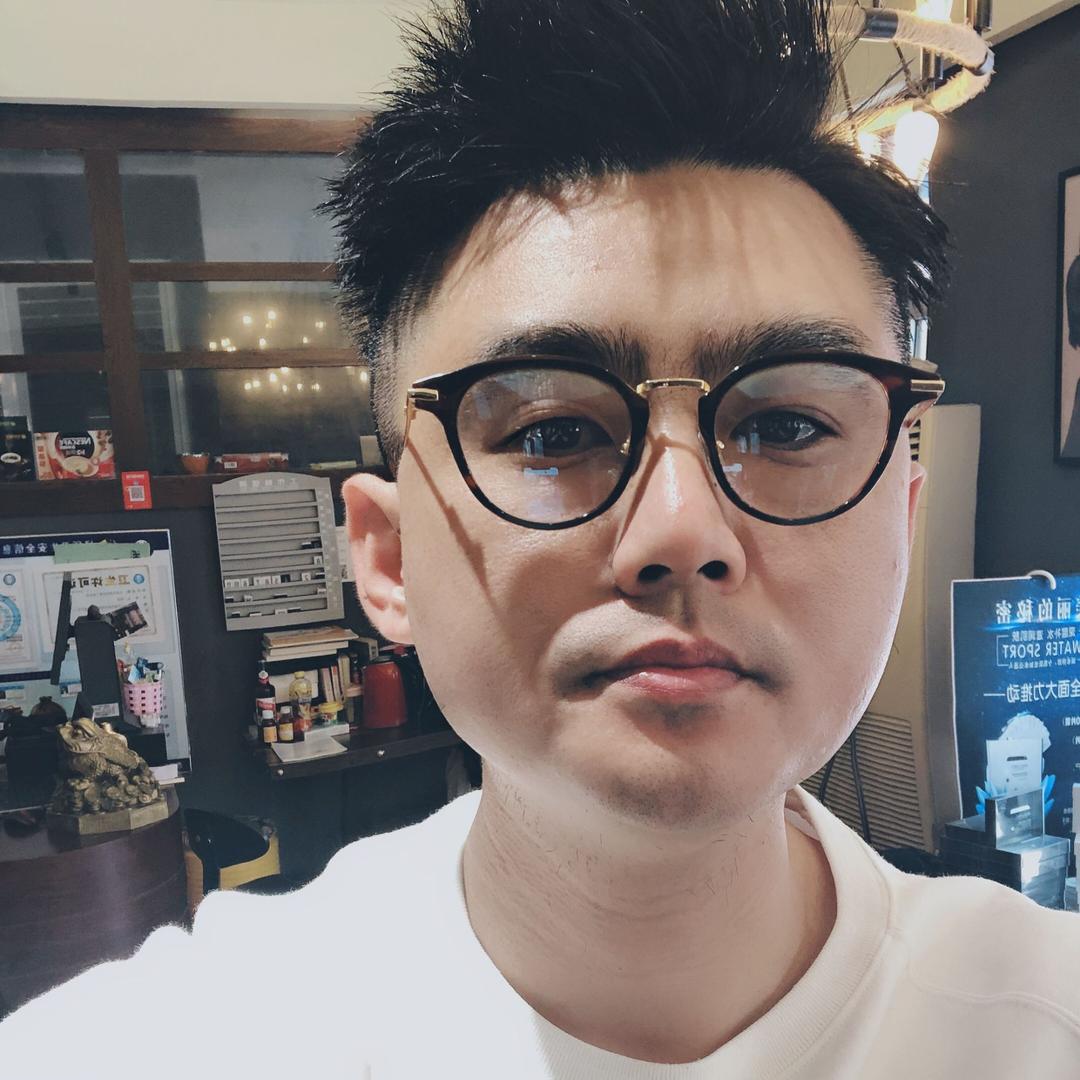 大连择一形象设计师-侯煜