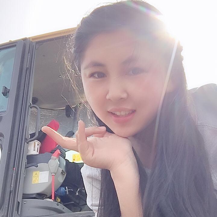 开挖机的女汉子